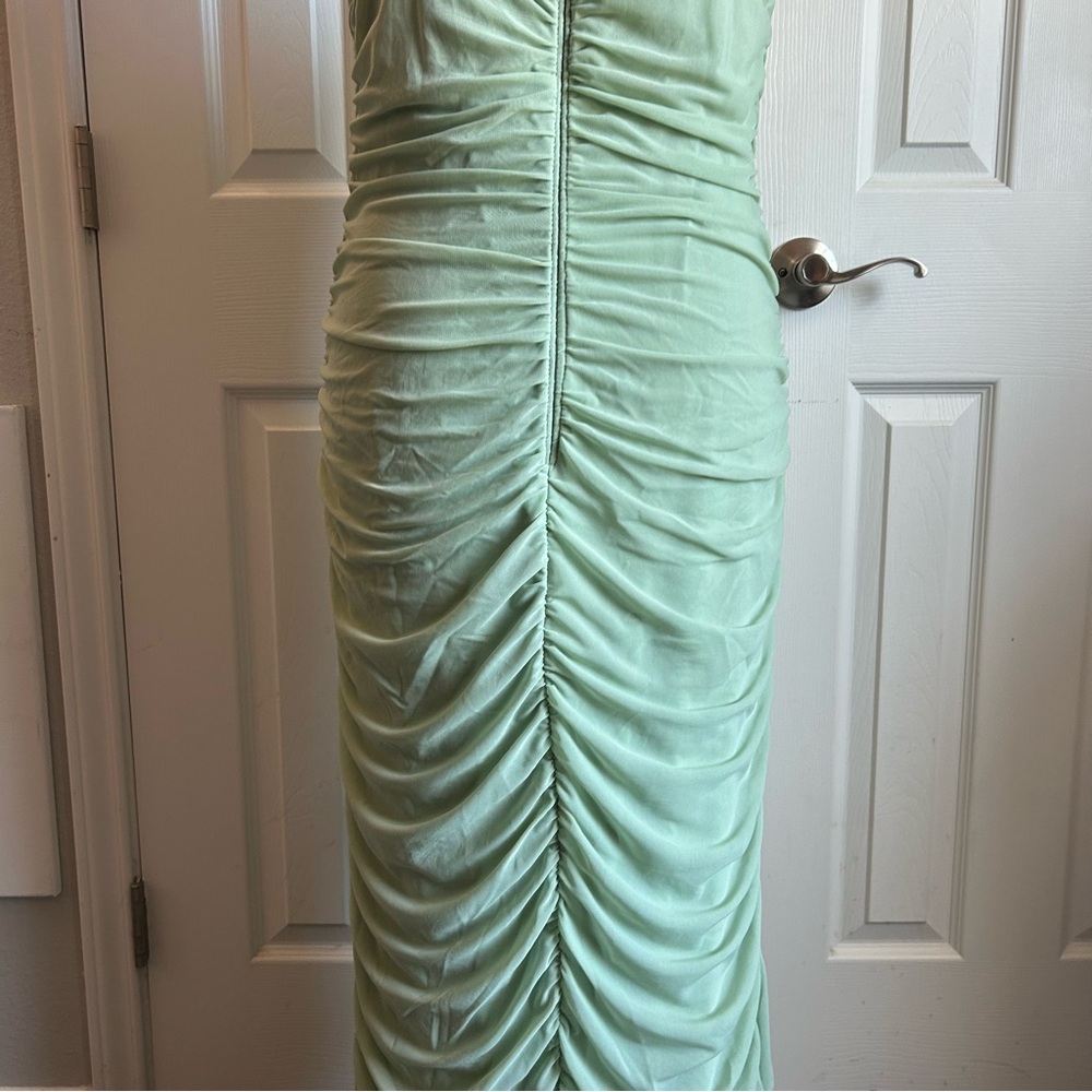 soft green boatneck mesh ruched bodycon mermaid sleeveless dress - Picture 6 of 8